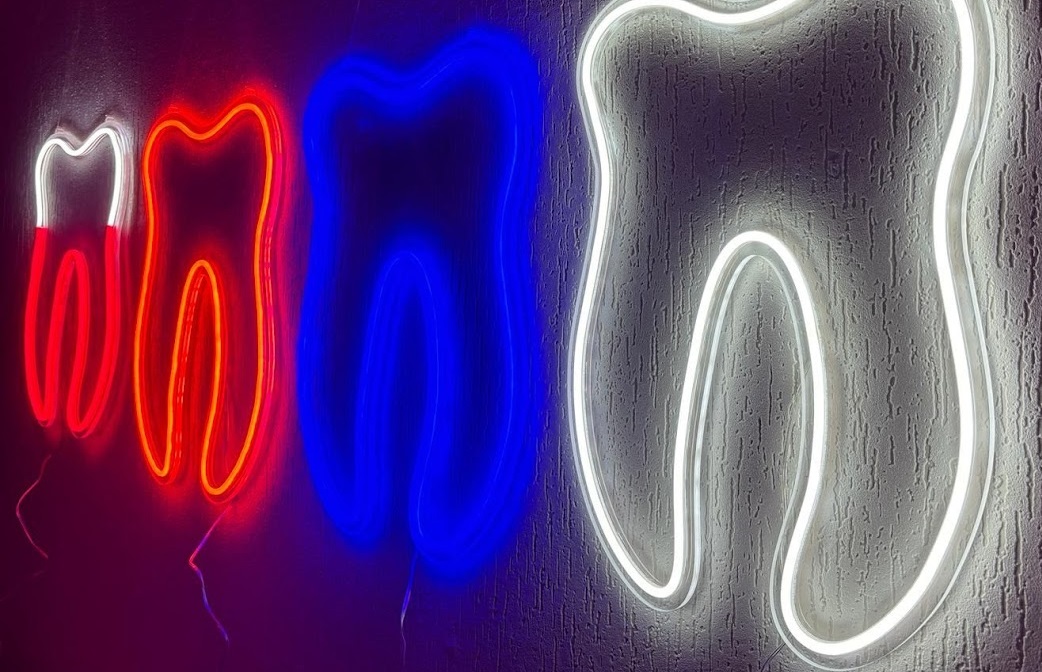 LED Leuchtzahn kaufen Zahnarztpraxis Fenster